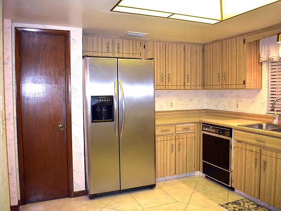 4th image of 1162 Ashland Ct