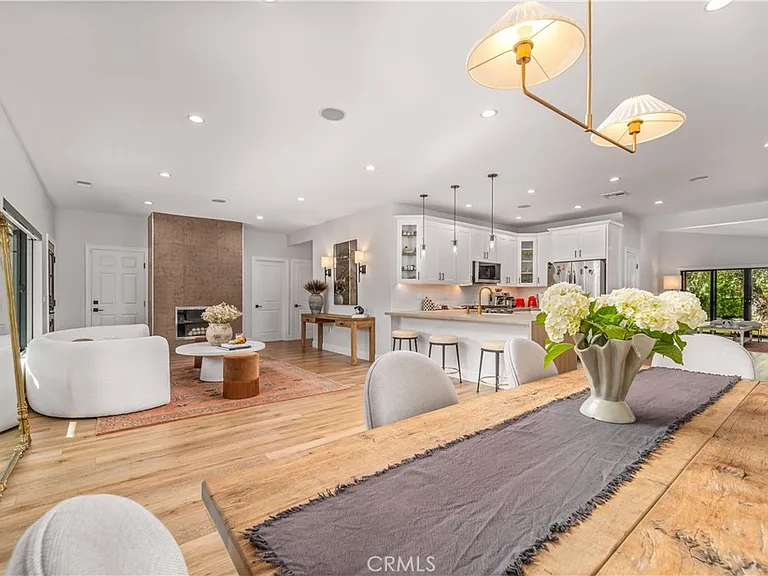 21327 Providencia St — Photo 21