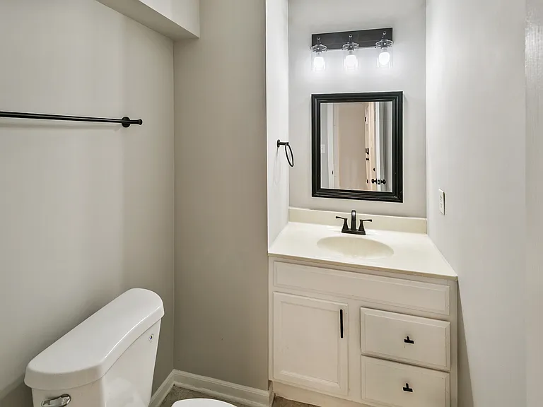 1320 E Arnold St — Photo 14