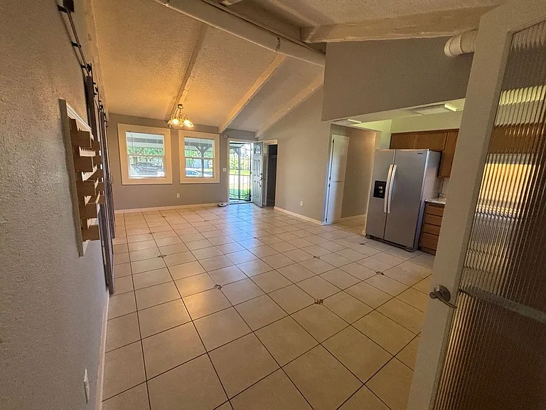285 W Vicki Ave — Photo 5
