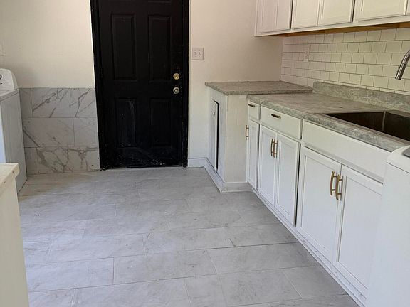 4th image of 151 Stratton Dr