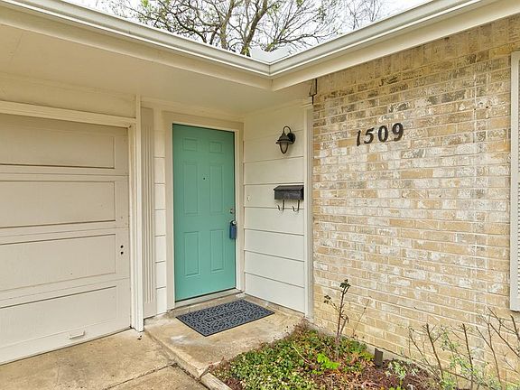 4th image of 1509 Regina Ct N