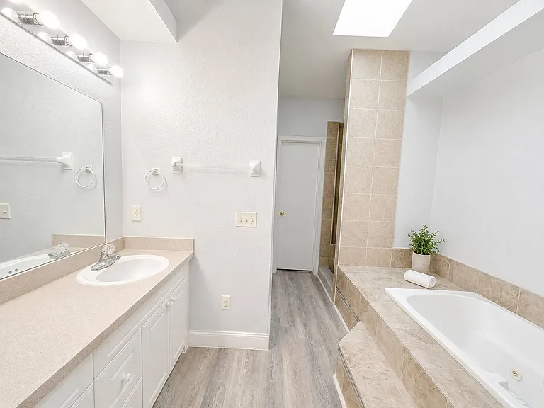 974 Caribbean Dr — Photo 2