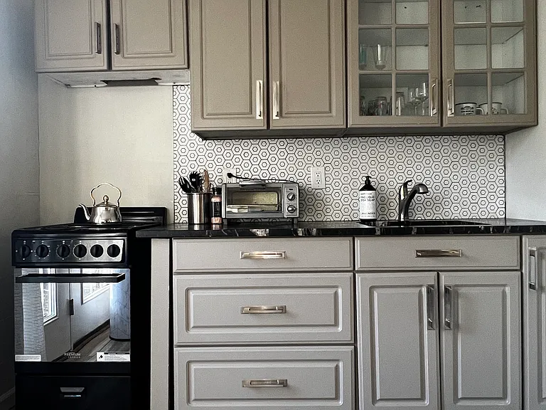 14 Lincoln Ave W — Photo 8
