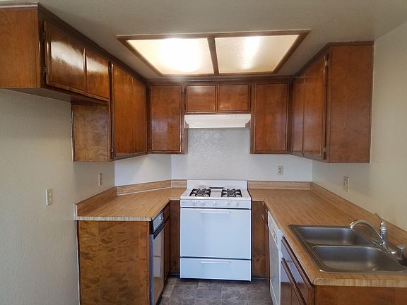 3rd image of 14135 Doty Ave APT 9