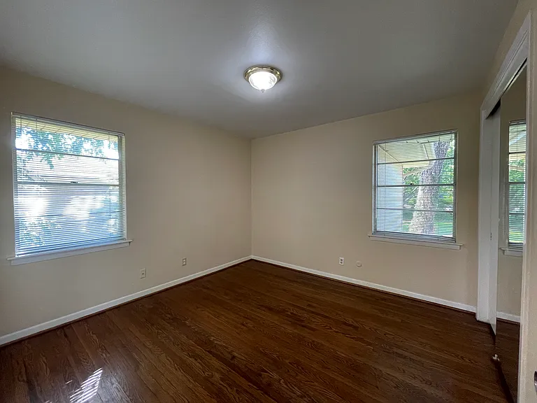 1303 Northlake Dr — Photo 15