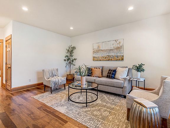 3rd image of 547 W Jefferson Ave