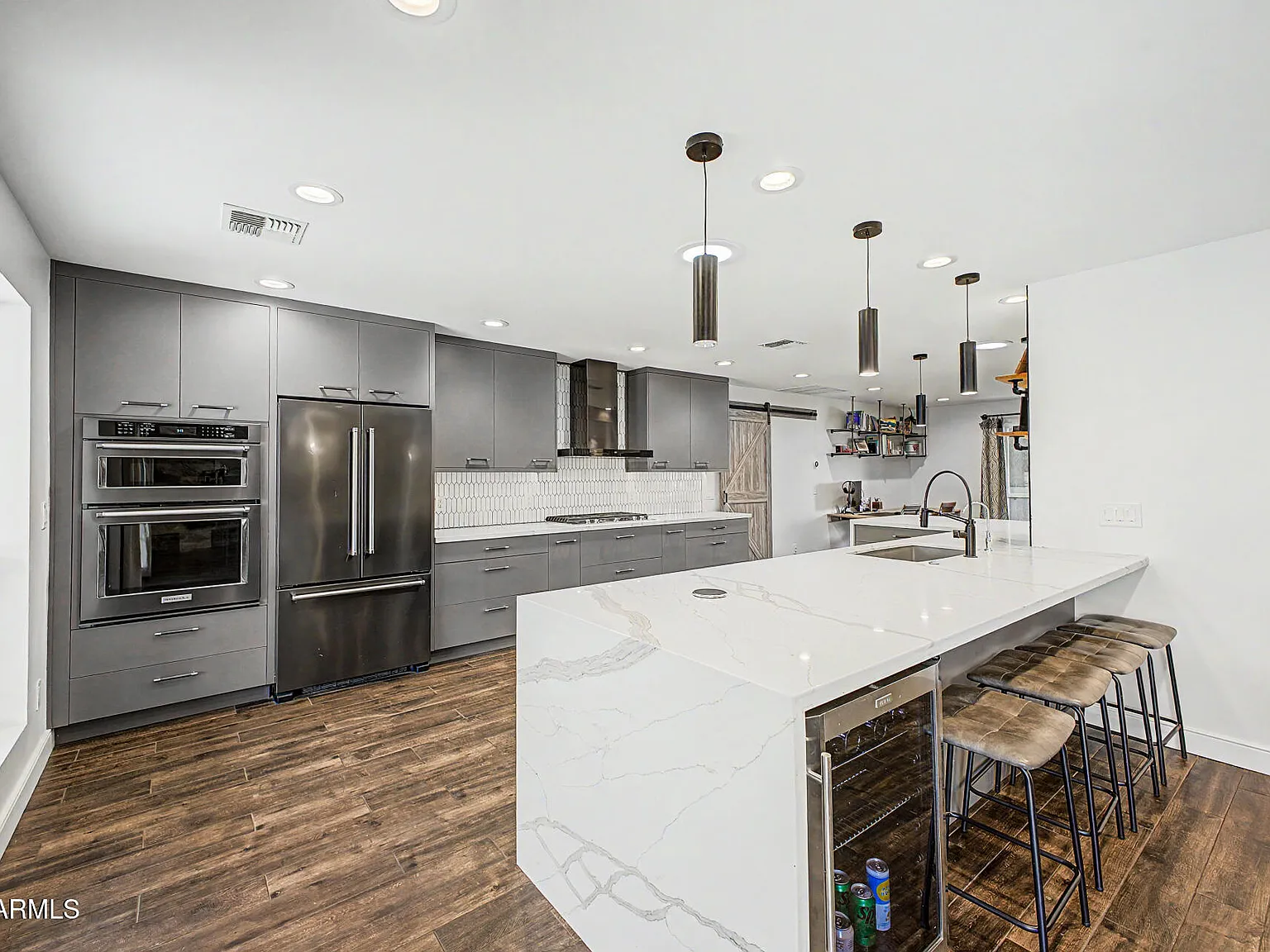 6 bed, 4.0 bath, 3706 sqft, $4,500 — Photo 4