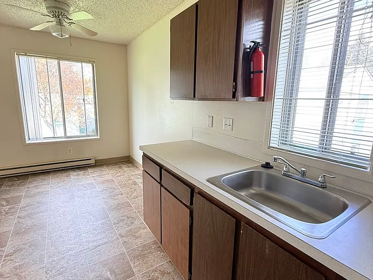 Sunnyside Village Apartments — Photo 23
