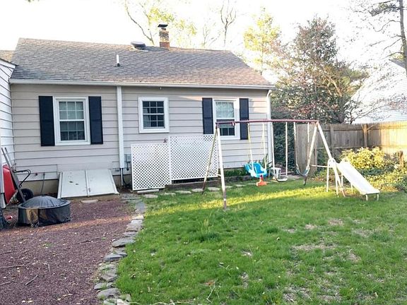 3rd image of 305 Iroquois Dr