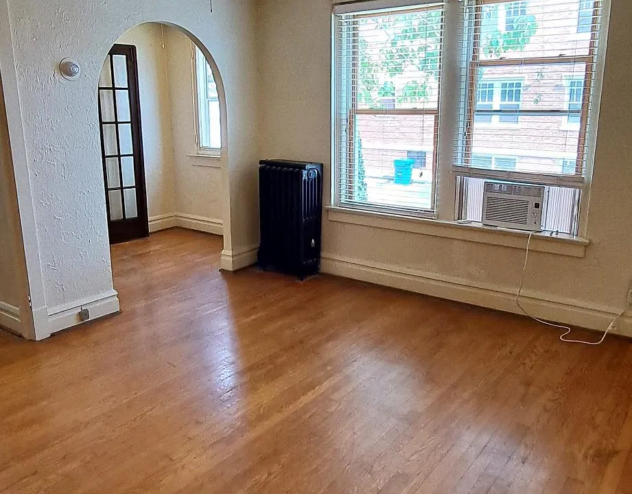 1015 Hi Pointe Pl #9