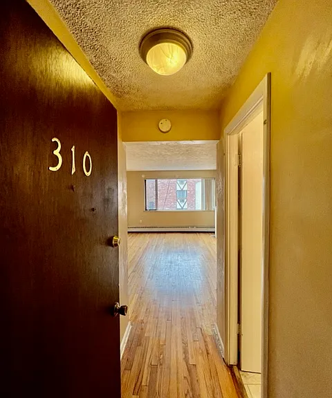 Corona Manor Apartments — Photo 18