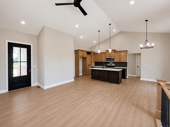 3rd image of 5881 N Saint Paul Ct