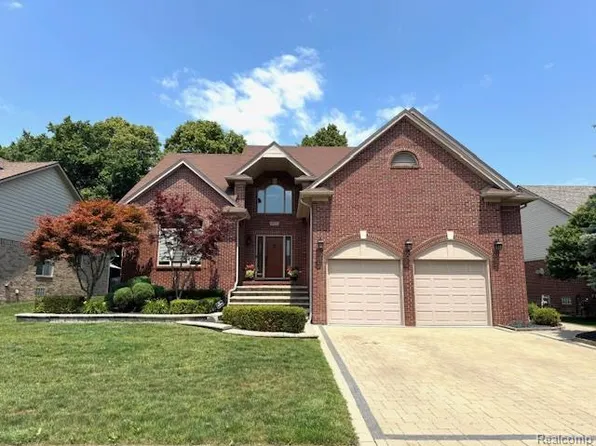 8535 Lillian Dr, Washington, MI 48094