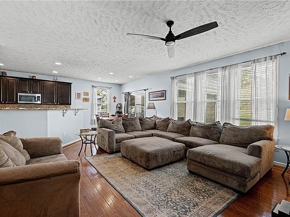 5th image of 4006 Fieldcrest Dr