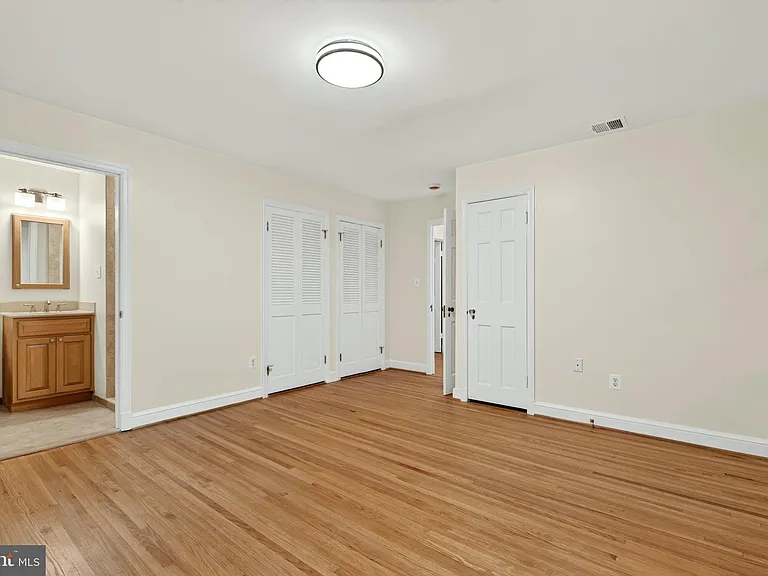 2375 N Vernon St — Photo 32