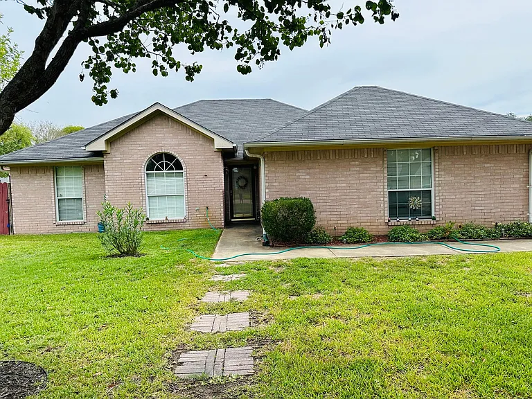 106 Ash Dr — Photo 3
