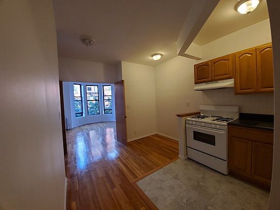 3rd image of 398 12th St APT 2