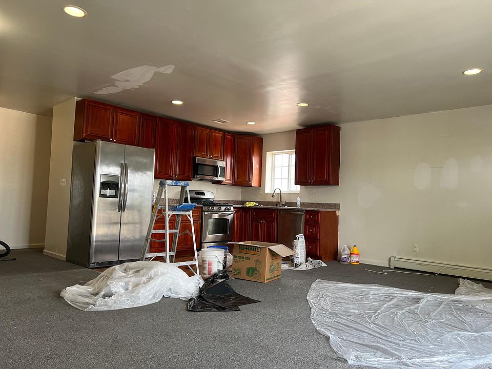 1st image of 239 Robinson Ave #3A