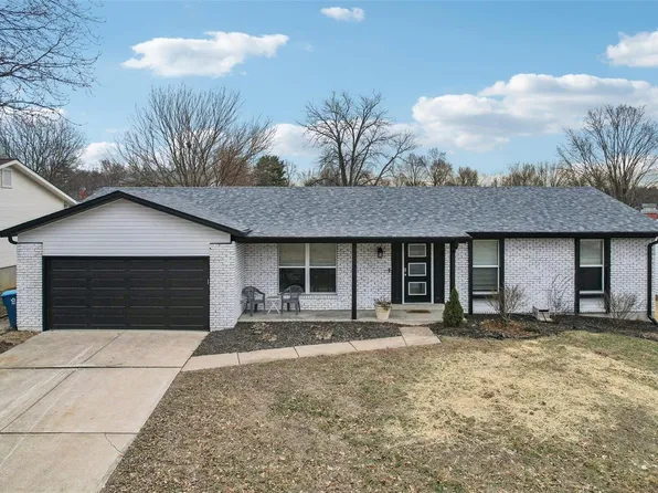 312 Chestnut Dr, Saint Charles, MO 63301