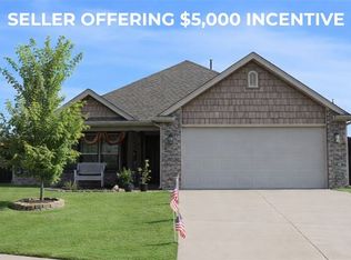 1110 Tulip St, Centerton, AR 72719