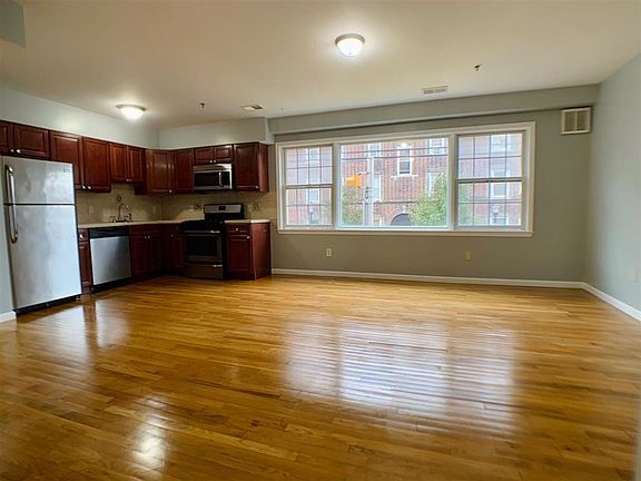 2nd image of 2700 Summit Ave #202
