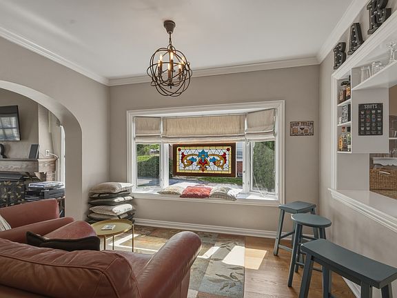 4th image of 6034 Broadway St