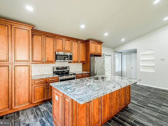 2nd image of 256 W Meadowland Ln