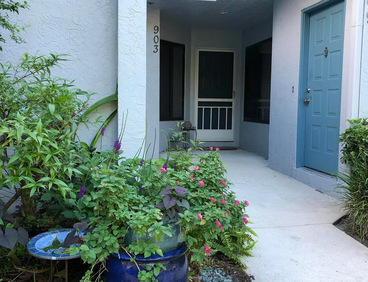 2 bed, 2.0 bath, 1046 sqft, $2,200 — Photo 1