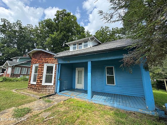 3rd image of 131 Lincoln Ave
