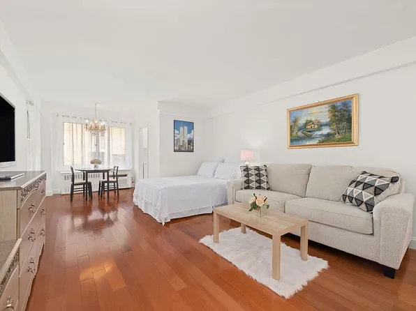 225 E 46th St APT 8J, New York, NY 10017