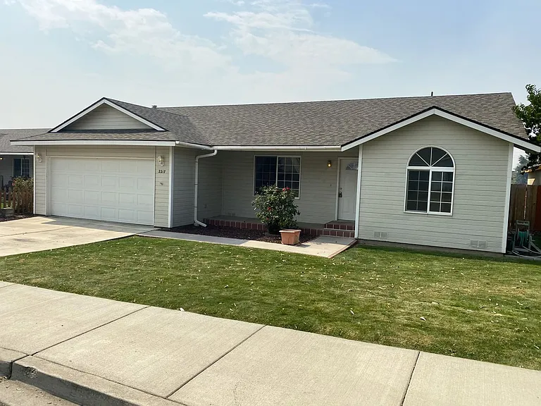 2217 N Abbey Glen Ct — Photo 1