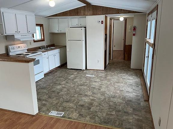 3rd image of 28 Thetford Lane