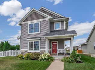 1595 Olde Brandy Ln, Davenport, IA 52807