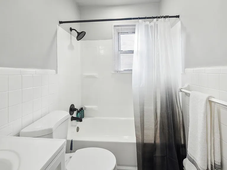 Galloway Court Apartments — Photo 18