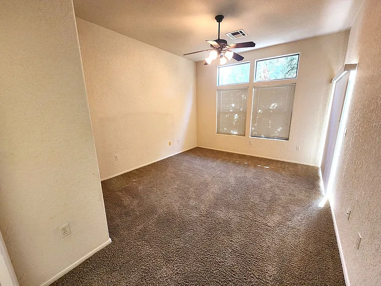 2409 Cortina Mnr — Photo 10