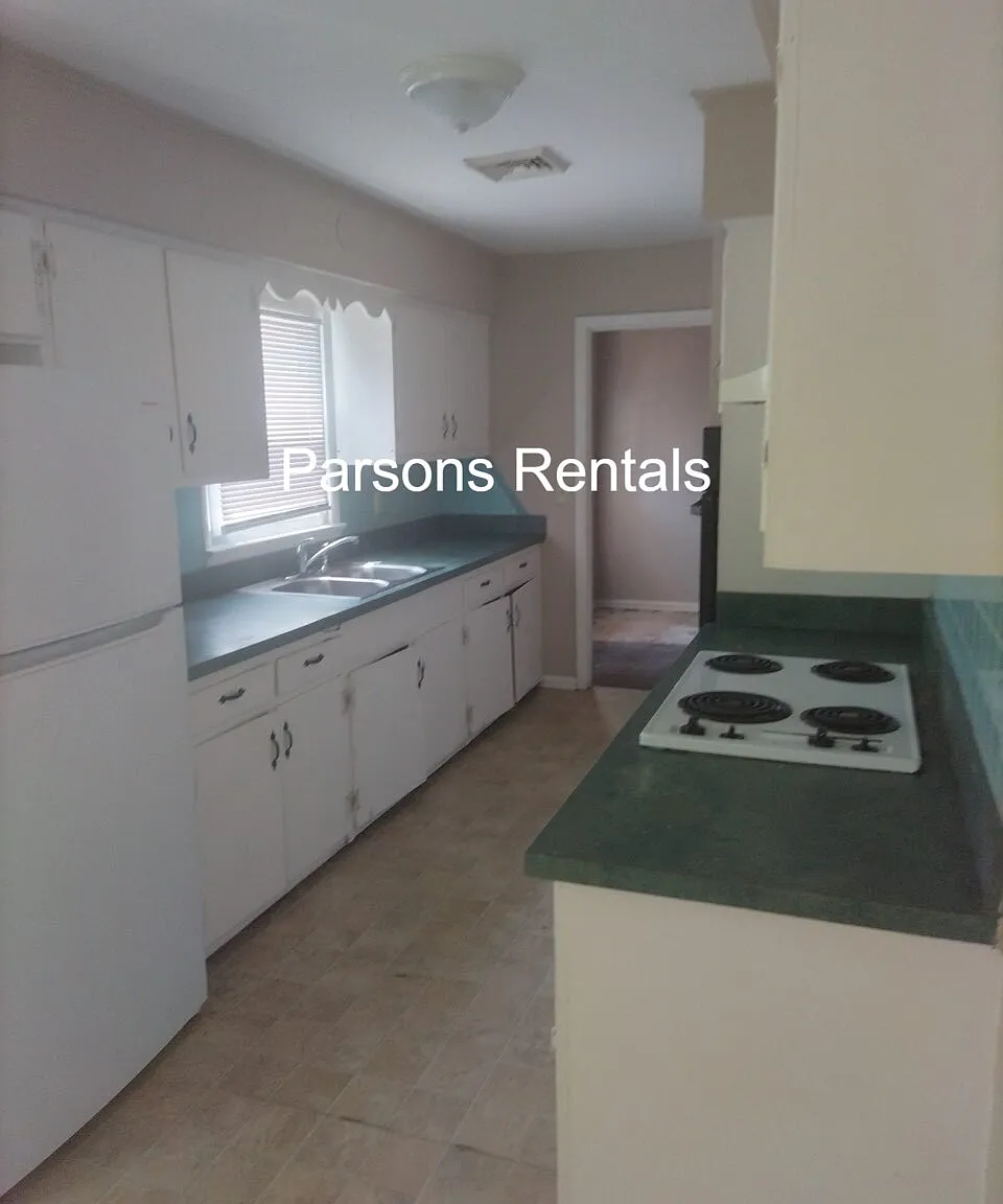 3 bed, 1094 sqft, $1,500 — Photo 3