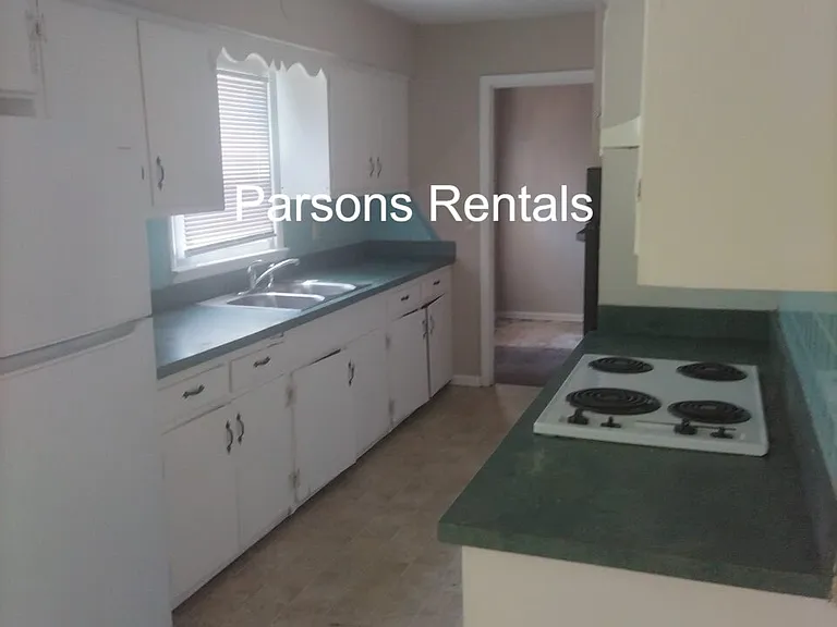708 Priscilla St — Photo 3