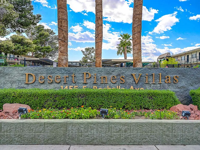 Desert Pines Villas — Photo 1