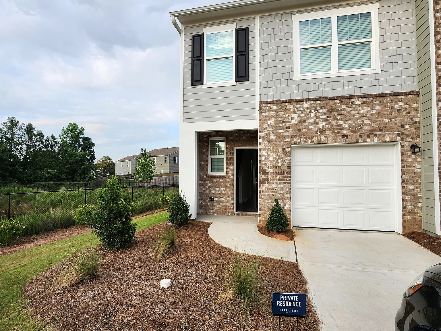 595 Magnolia Cir — Photo 1