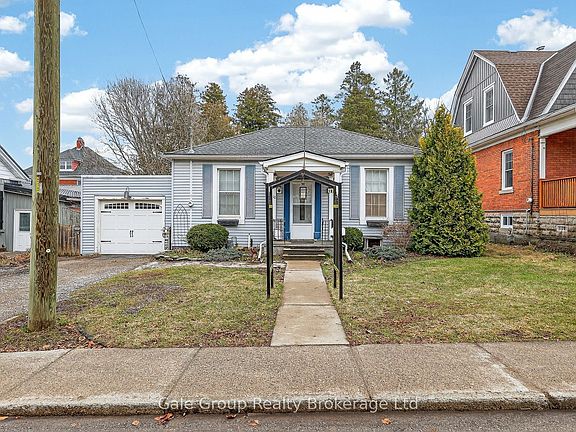 2nd image of 160 Riddell St