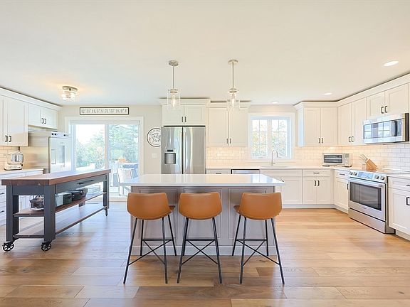 4th image of 11 Lighthouse Ln