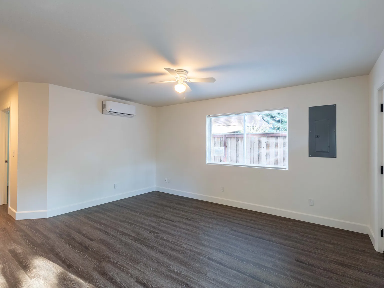 2 bed, 746 sqft, $1,900 — Photo 3