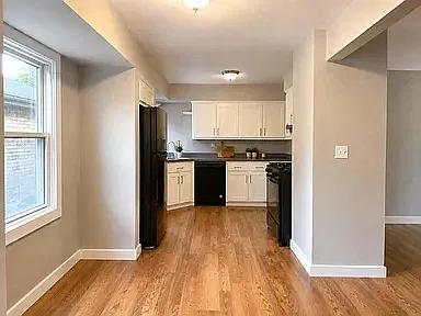 3 bed, 1266 sqft, $2,500 — Photo 3