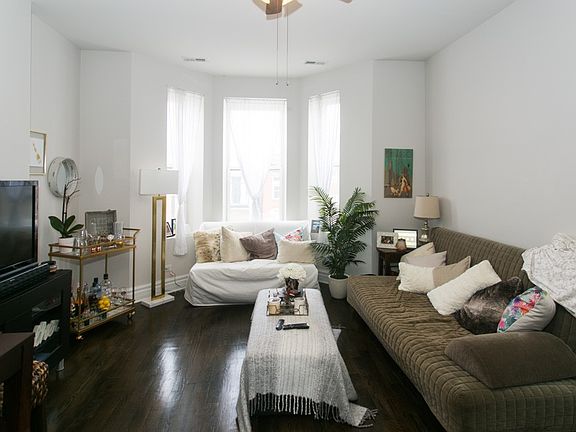5th image of 2049 W Division St #Threef