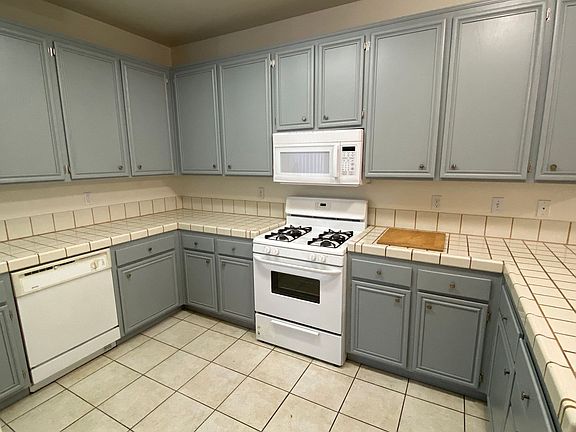 5th image of 861 Rebecca Dr