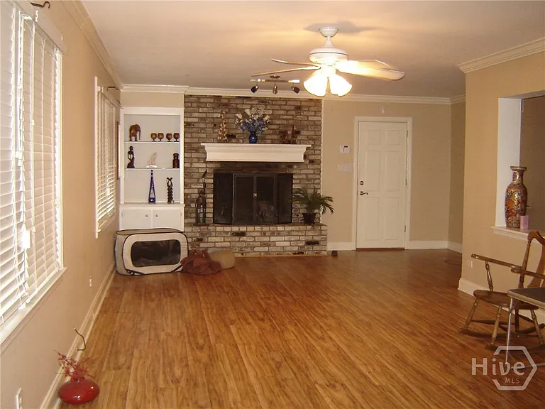 633 Valleybrook Rd — Photo 3