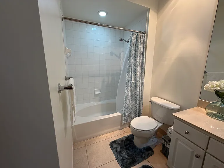 2000 N Bayshore Dr #126 — Photo 17