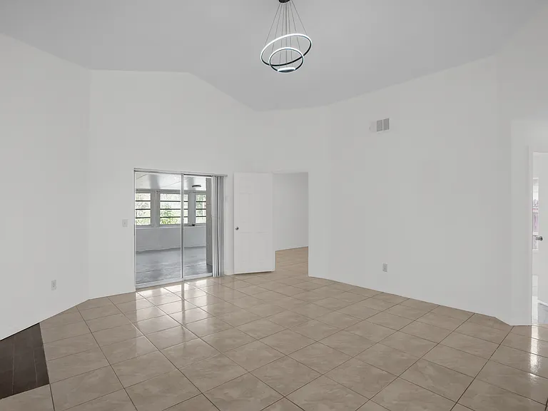 1005 Delnova Ln — Photo 4