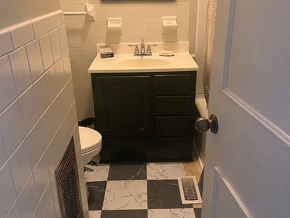 5th image of 139 Peacock Rd